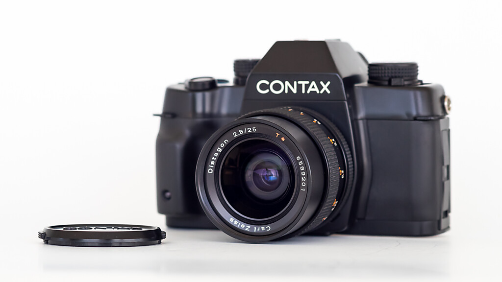 Contax ST w/ Zeiss Distagon 25mm f/2.8